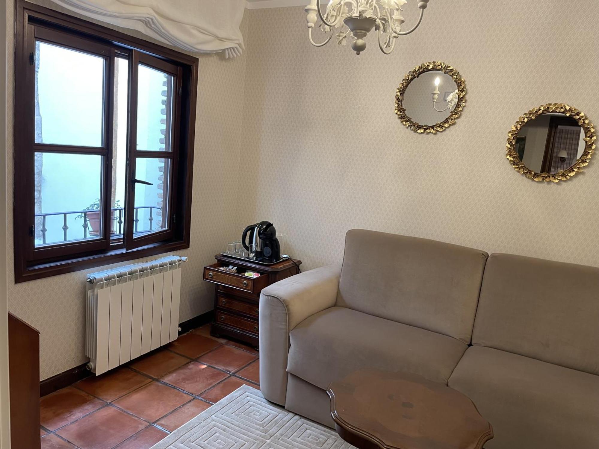 The Manor House * La Guardia