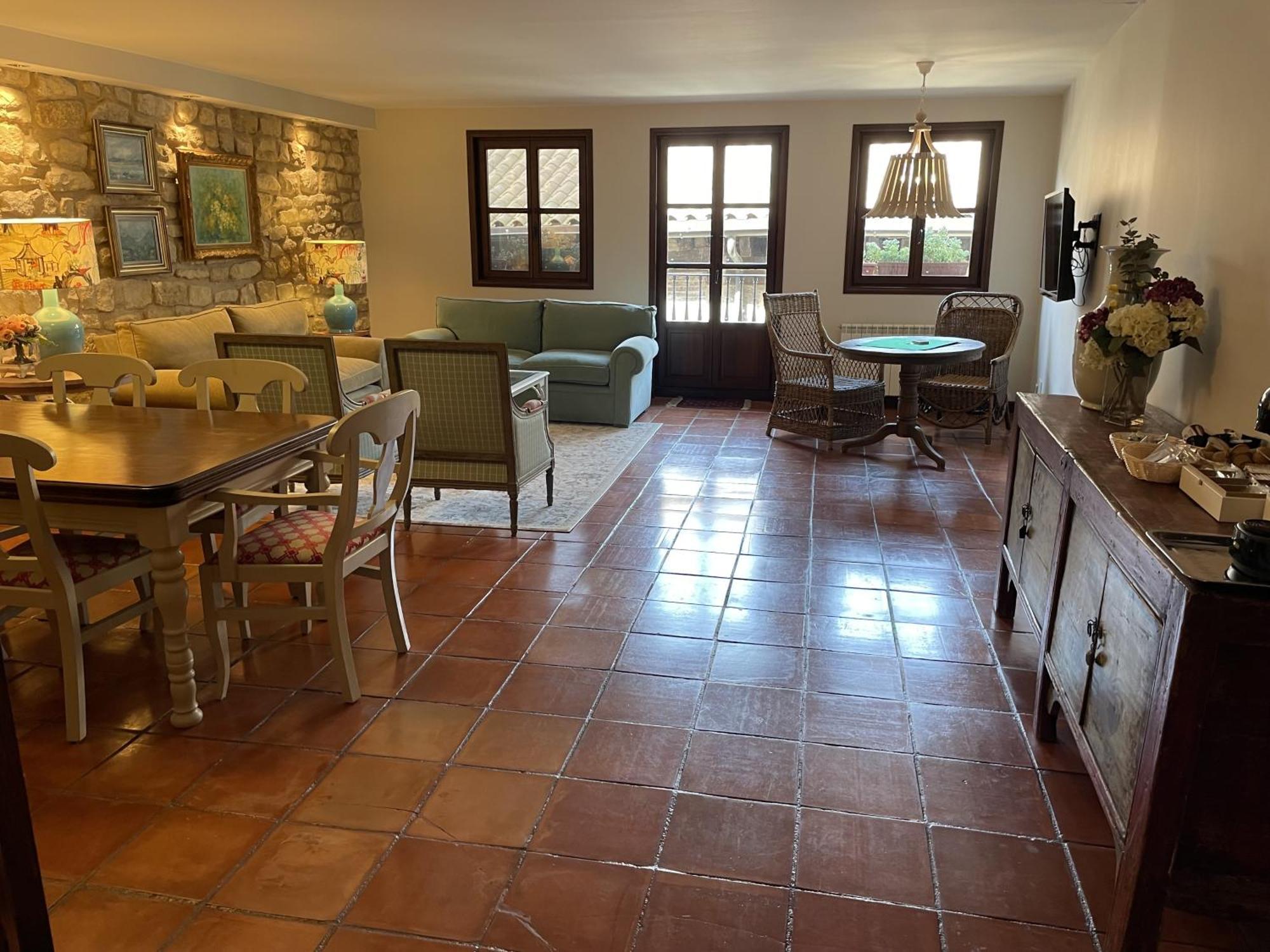The Manor House * La Guardia