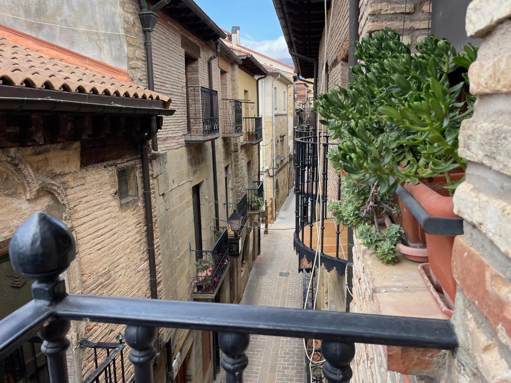 The Manor House * La Guardia